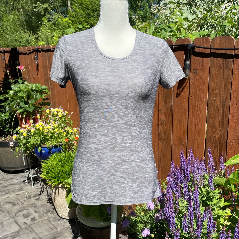 32 Cool athletic short sleeves top